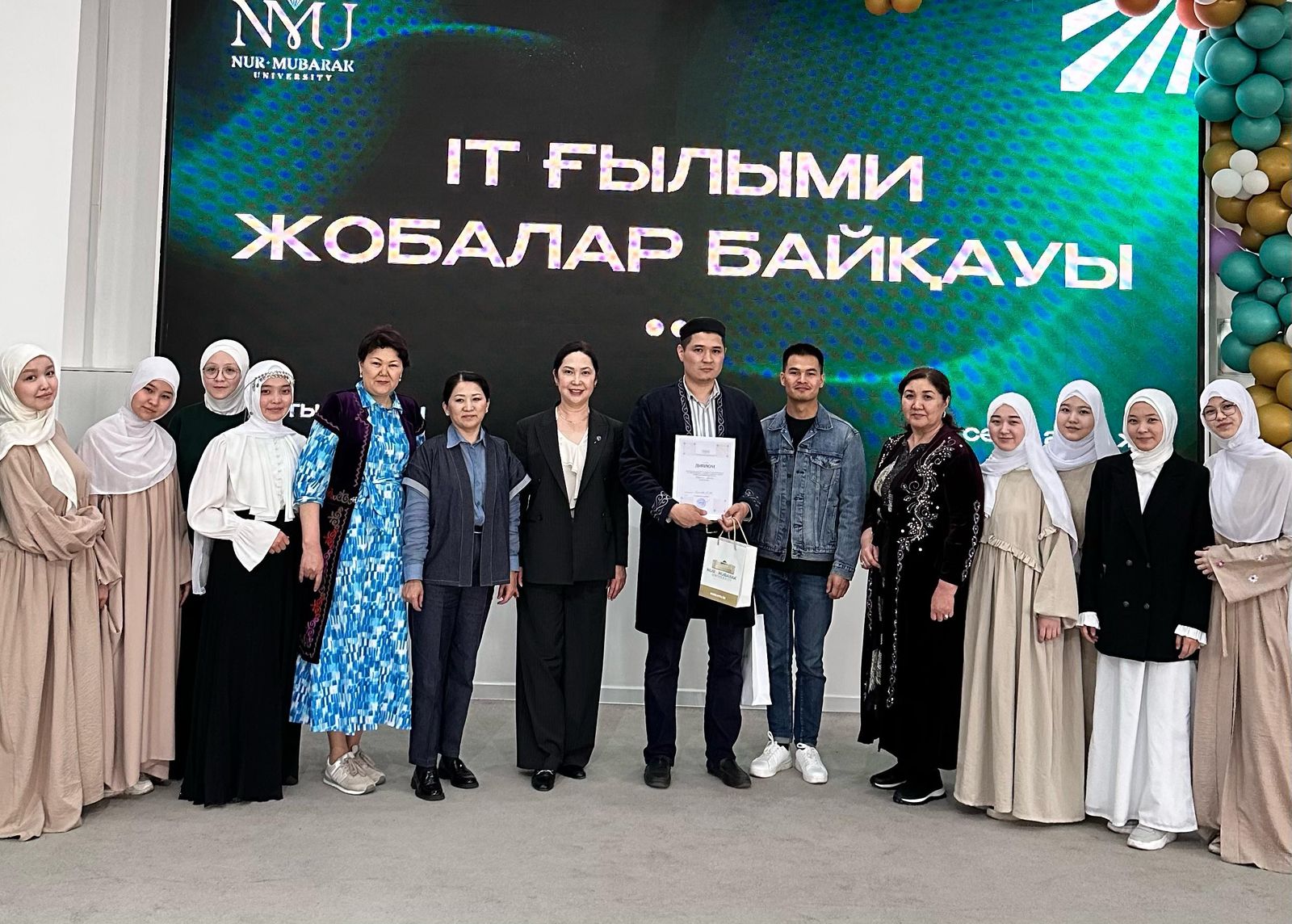 ТМД17. ҚазҰУ профессоры беделді IT байқауының қазылар алқасында